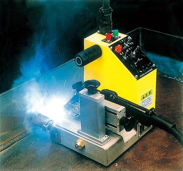 すみっこID HC-120D | 商品一覧>溶接機>自動溶接機>自動溶接台車